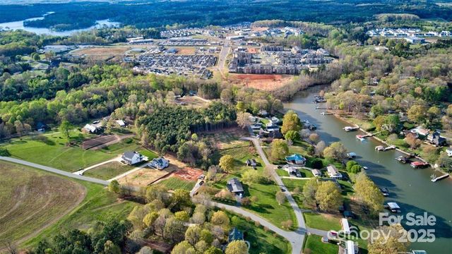 4279 Candlewood Drive, Sherrills Ford, NC 28673