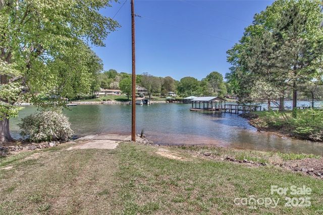 4279 Candlewood Drive, Sherrills Ford, NC 28673