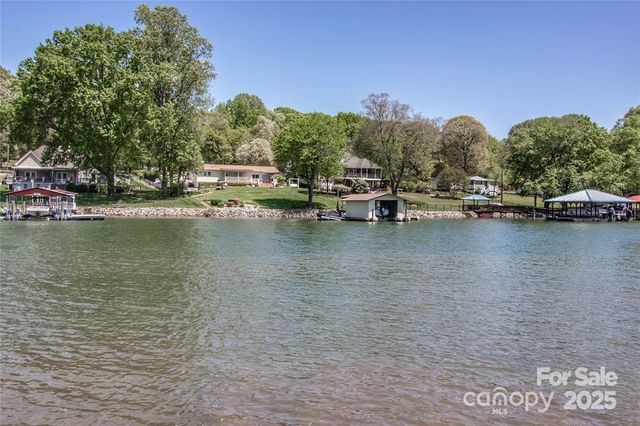 4279 Candlewood Drive, Sherrills Ford, NC 28673
