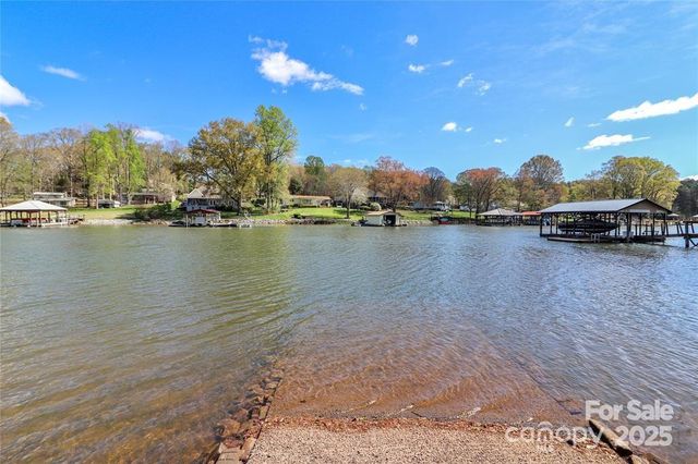 4279 Candlewood Drive, Sherrills Ford, NC 28673