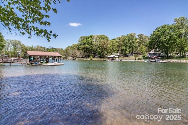 4279 Candlewood Drive, Sherrills Ford, NC 28673