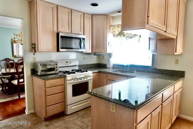 2400 Coral Leaf Road, Toms River, NJ 08755