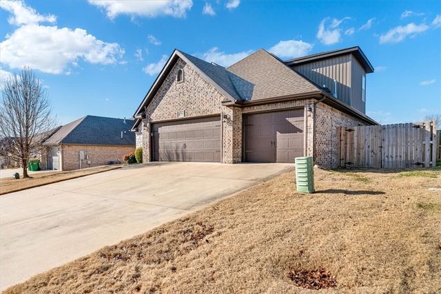 1218 Bradley Street, Centerton, AR 72719