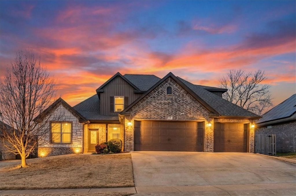 1218 Bradley Street, Centerton, AR 72719