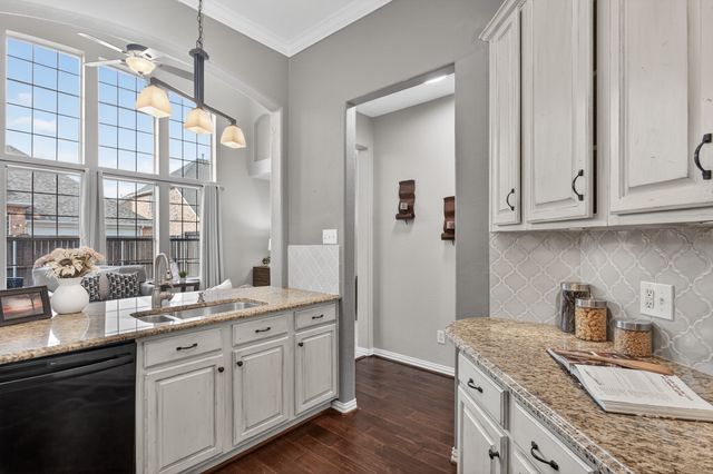 8615 Oak Valley Court, Irving, TX 75063