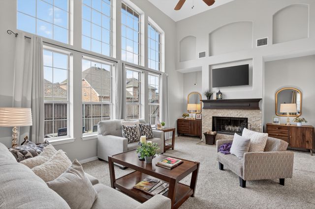 8615 Oak Valley Court, Irving, TX 75063