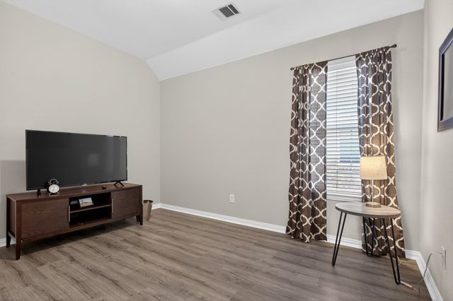 8615 Oak Valley Court, Irving, TX 75063