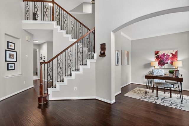 8615 Oak Valley Court, Irving, TX 75063