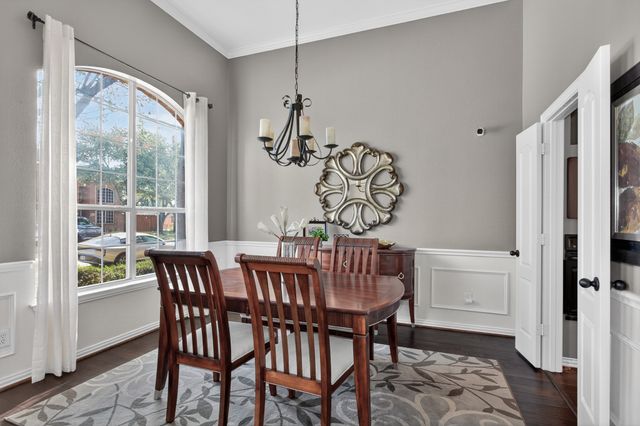 8615 Oak Valley Court, Irving, TX 75063