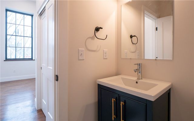 15 Cranston Avenue 27, Newport, RI 02840