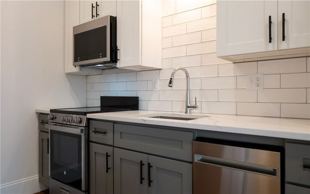 15 Cranston Avenue 27, Newport, RI 02840