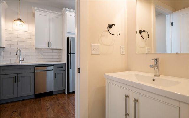 15 Cranston Avenue 27, Newport, RI 02840