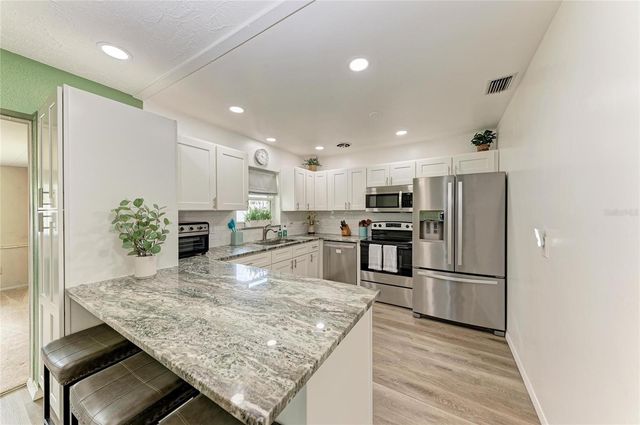 2811 33RD AVENUE W, Bradenton, FL 34205