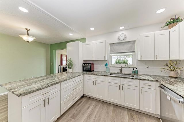 2811 33RD AVENUE W, Bradenton, FL 34205