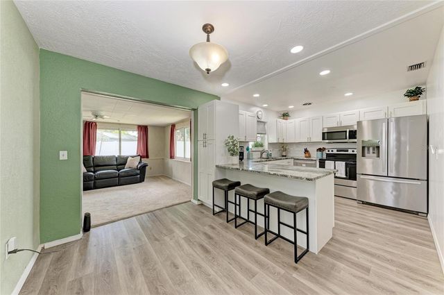 2811 33RD AVENUE W, Bradenton, FL 34205