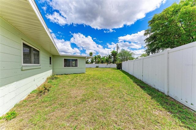 2811 33RD AVENUE W, Bradenton, FL 34205