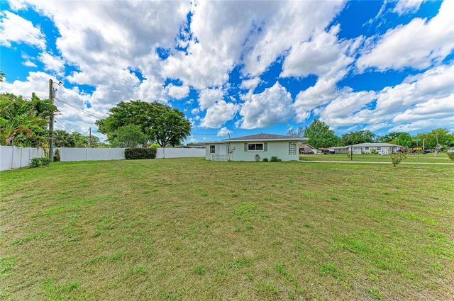 2811 33RD AVENUE W, Bradenton, FL 34205