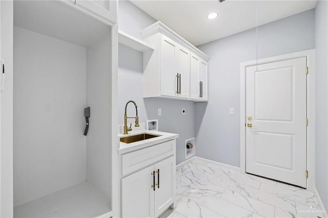 2305 N Venice Avenue, Edinburg, TX 78542