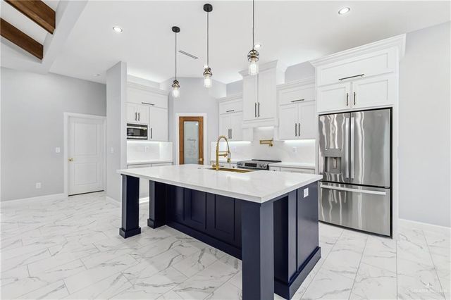 2305 N Venice Avenue, Edinburg, TX 78542