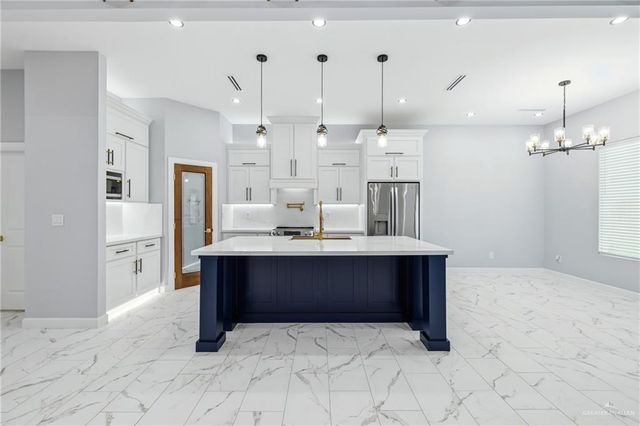 2305 N Venice Avenue, Edinburg, TX 78542