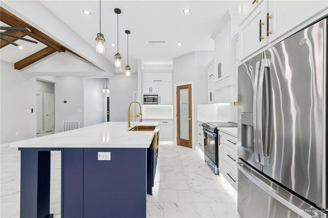 2305 N Venice Avenue, Edinburg, TX 78542