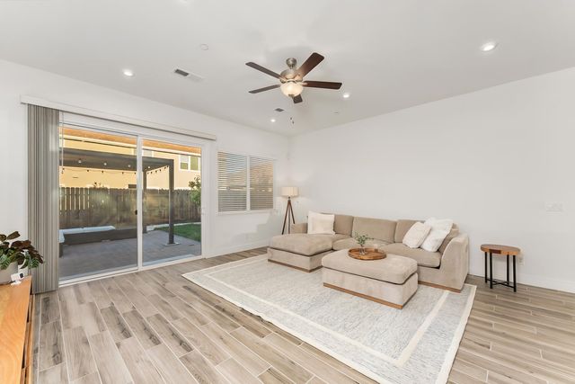 5542 Booyong St, Fair Oaks, CA 95628