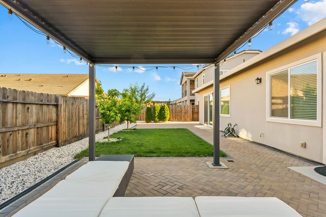 5542 Booyong St, Fair Oaks, CA 95628