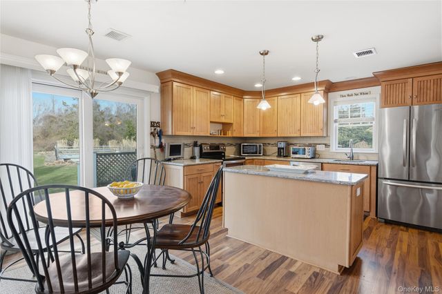 14 Freds Lane, Shelter Island, NY 11964