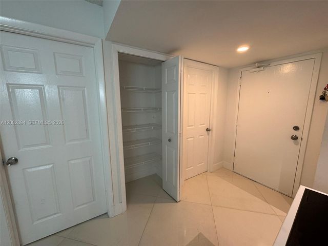 240 Lakeview Dr 112, Weston, FL 33326