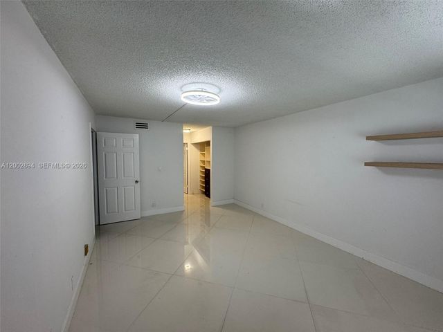 240 Lakeview Dr 112, Weston, FL 33326