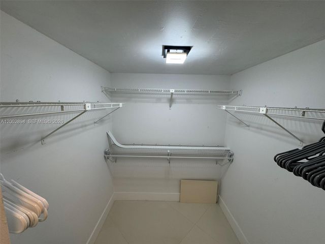 240 Lakeview Dr 112, Weston, FL 33326