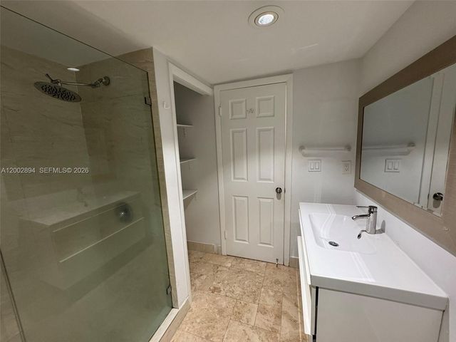 240 Lakeview Dr 112, Weston, FL 33326