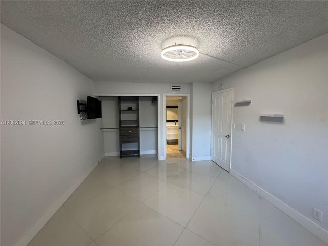 240 Lakeview Dr 112, Weston, FL 33326