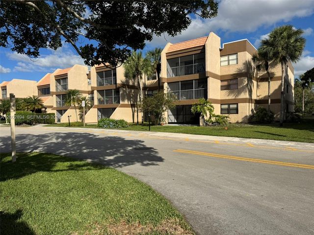 240 Lakeview Dr 112, Weston, FL 33326