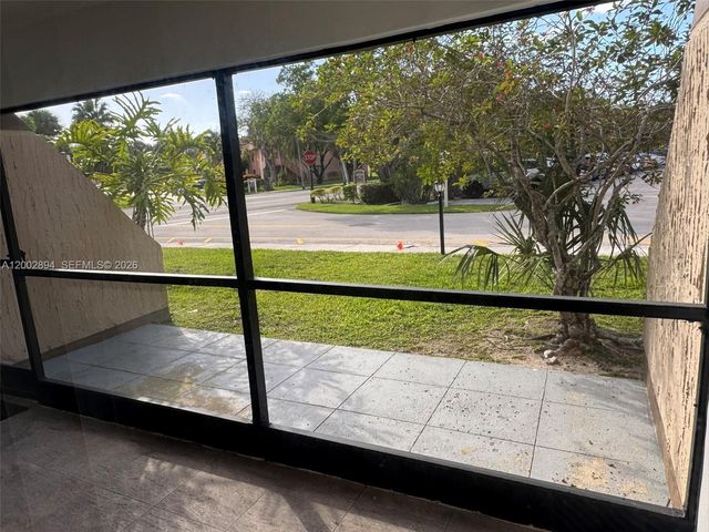 240 Lakeview Dr 112, Weston, FL 33326
