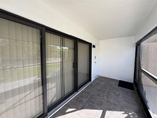 240 Lakeview Dr 112, Weston, FL 33326