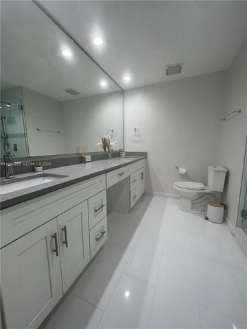 307 Bonnie Brae Way 26, Hollywood, FL 33021