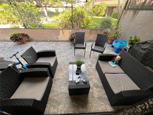 307 Bonnie Brae Way 26, Hollywood, FL 33021