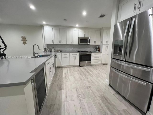 307 Bonnie Brae Way 26, Hollywood, FL 33021