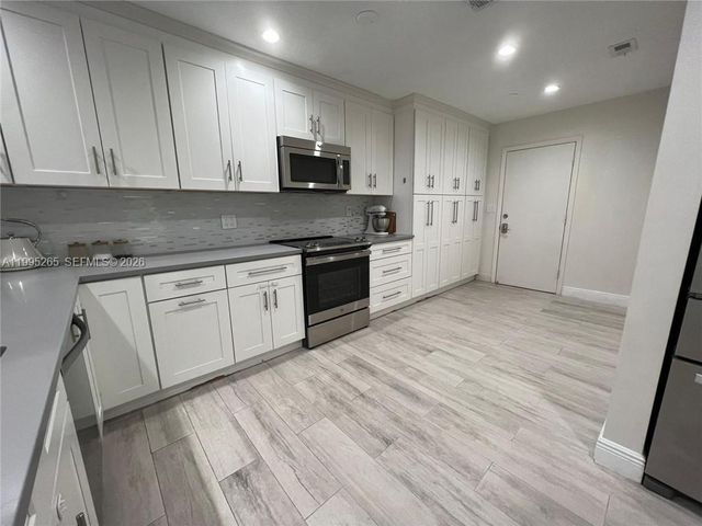 307 Bonnie Brae Way 26, Hollywood, FL 33021