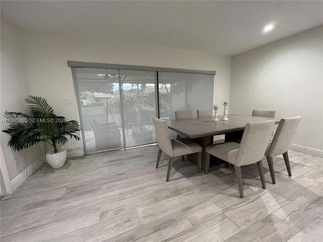 307 Bonnie Brae Way 26, Hollywood, FL 33021