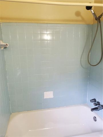 5223 Curlew DR, Norfolk, VA 23502