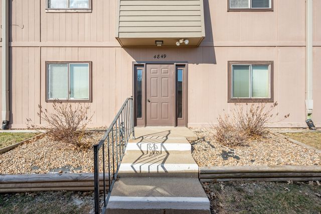 4849 Woodland Avenue 1, West Des Moines, IA 50266