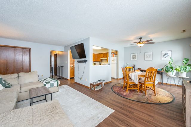 4849 Woodland Avenue 1, West Des Moines, IA 50266