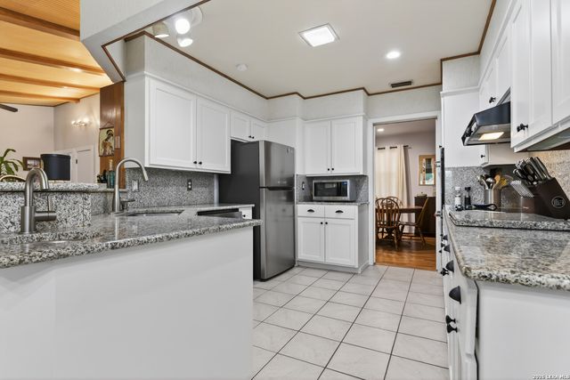 2927 BURNSIDE DR, San Antonio, TX 78209