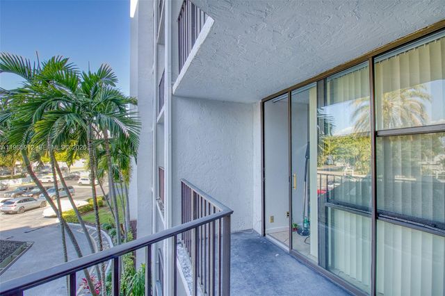 800 Parkview Dr 311, Hallandale Beach, FL 33009