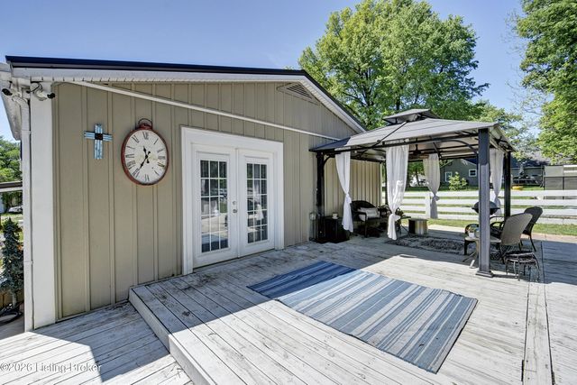 5217 Maple Spring Dr, Louisville, KY 40229