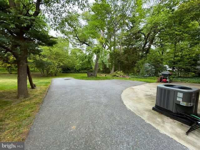4316 EAST-WEST, Hyattsville, MD 20782