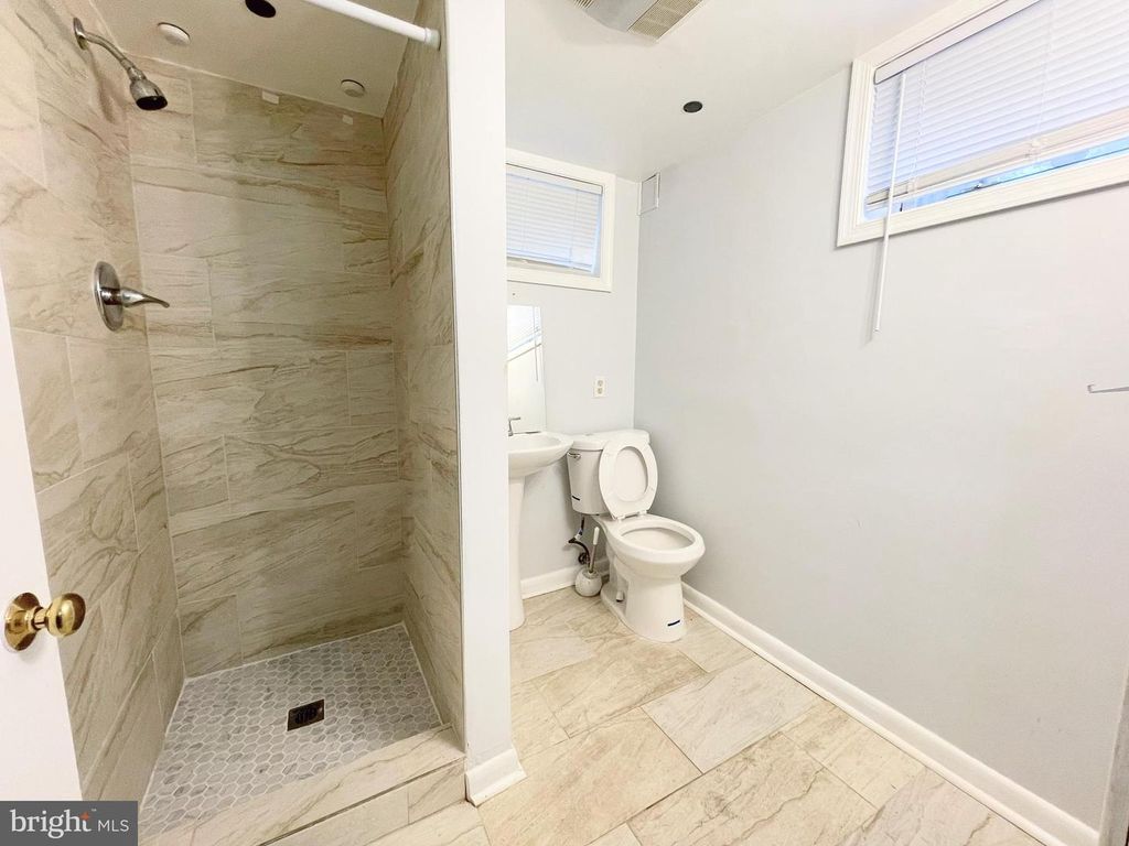 Image 23 of property listing at 4316 EAST-WEST, Hyattsville, MD 20782