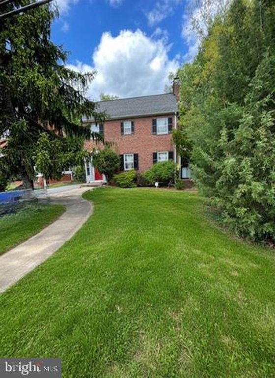 Image 3 of property listing at 4316 EAST-WEST, Hyattsville, MD 20782